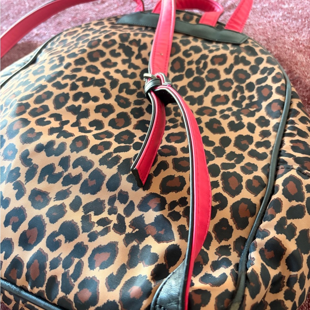 💕 Betsey Johnson Leopard Print Backpack- Large ✨ - Picture 7 of 7